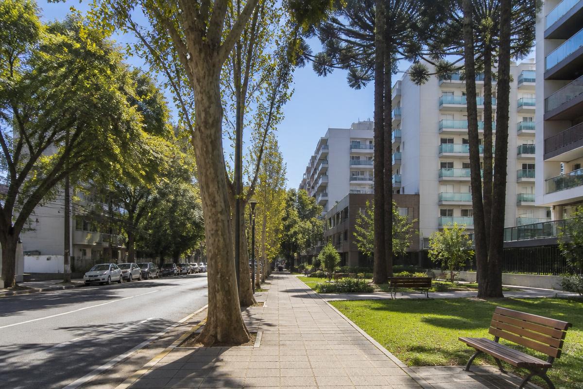 Ahú: Tranquilidade Residencial e Proximidade Estratégica